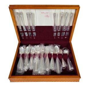 Vintage Holmes & Edwards May Queen 60pc Service for 8 Chest Inlaid Silverplate